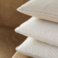 POSZEWKA DEKORACYJNA KHAKI W PASECZKI 50 x 50 cm